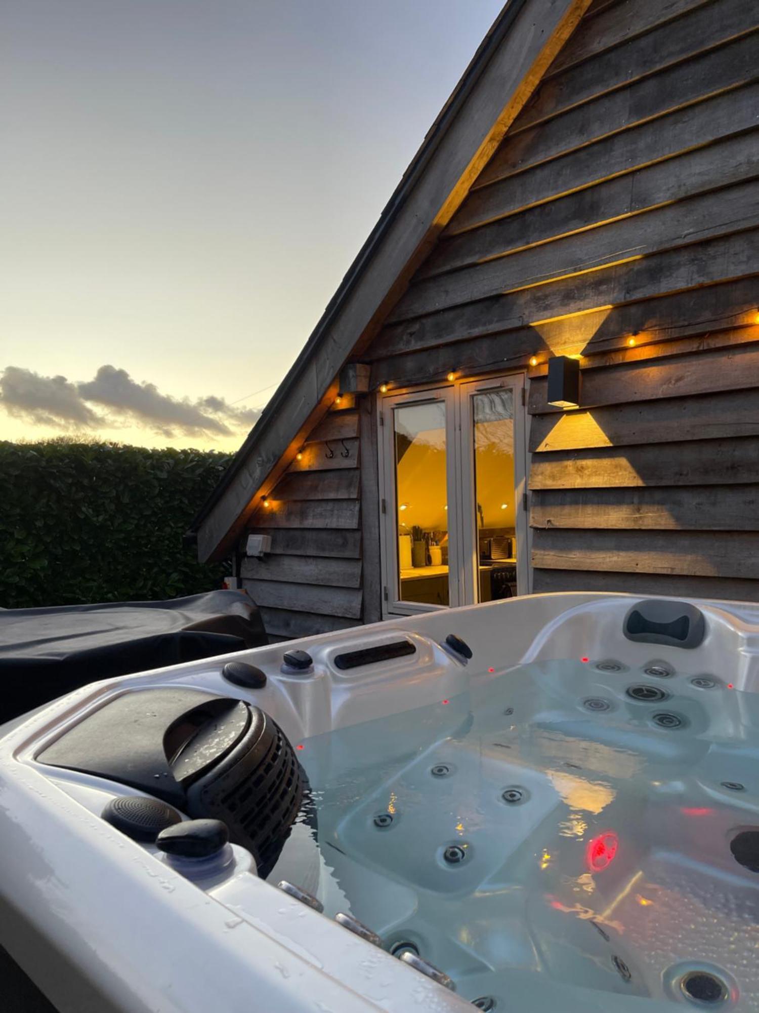 Oak Tree Hideaway Villa Whitchurch  Ngoại thất bức ảnh